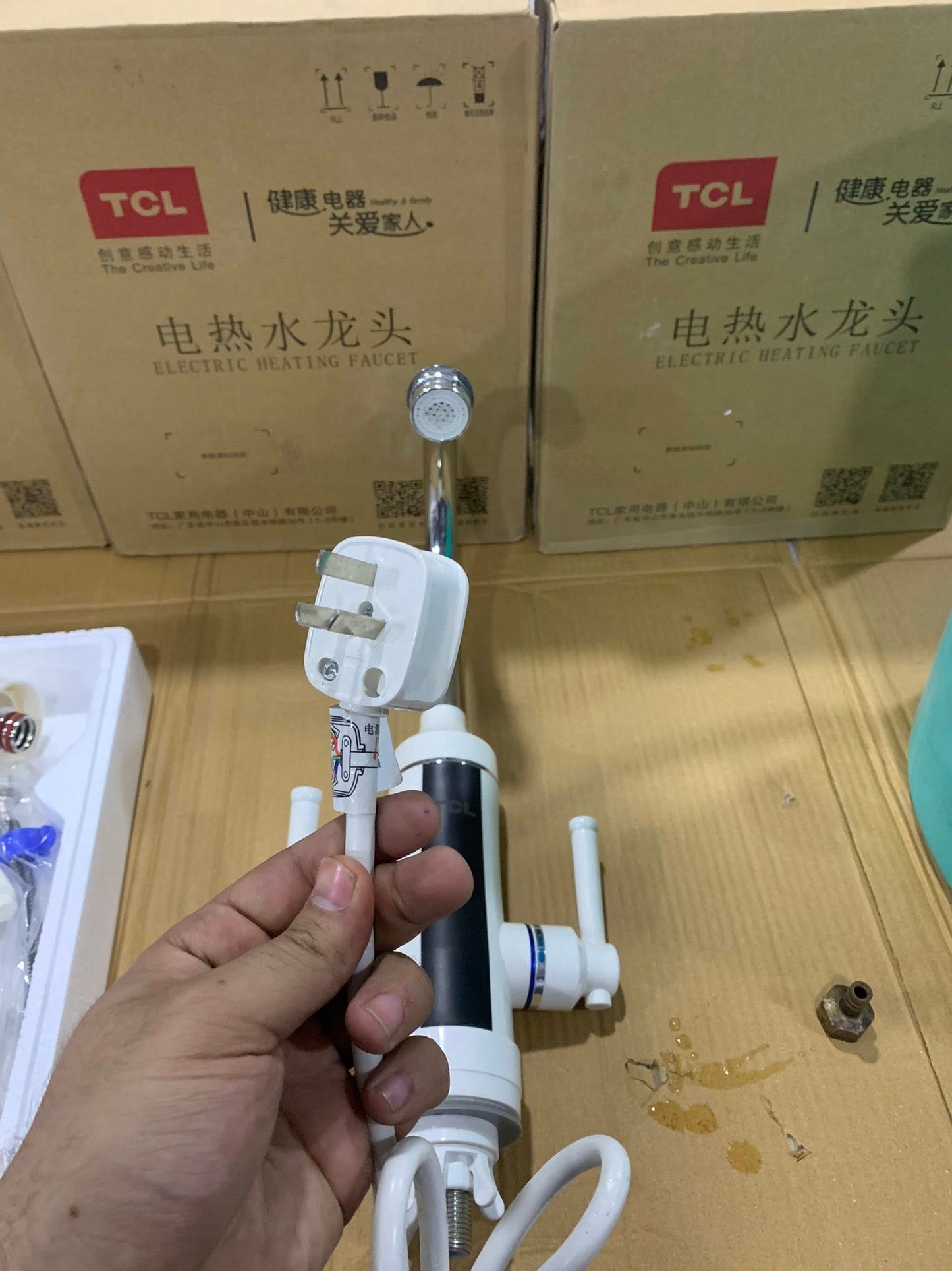 TCL Instant Hot Water Tap – 3000W Digital Display | Hot & Cold, 360° Rotation, Original 3-Pin Plug