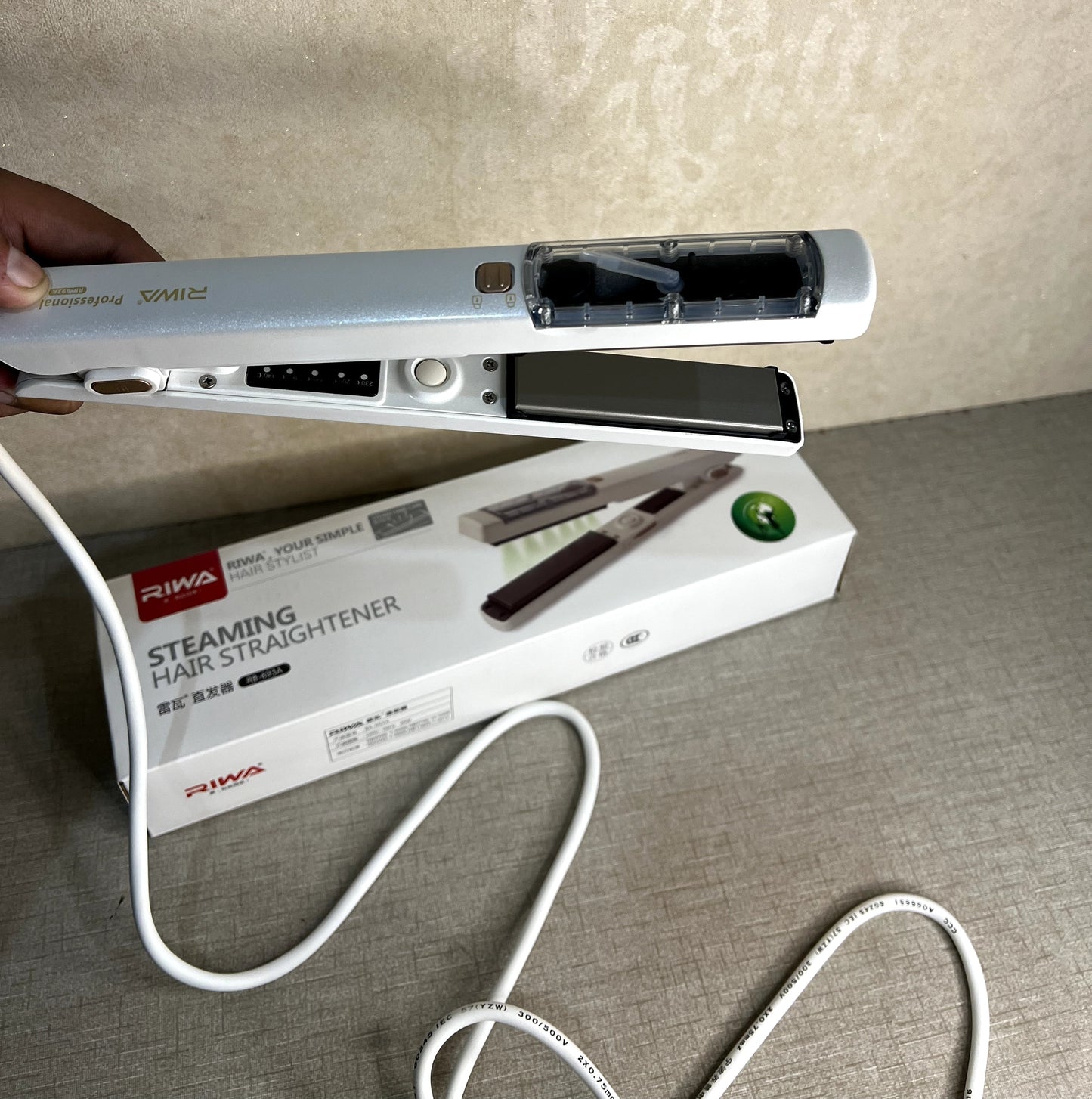 Riwa – Steaming Hair Straightener with 2 Setting for Steam & Adjustable Temperature