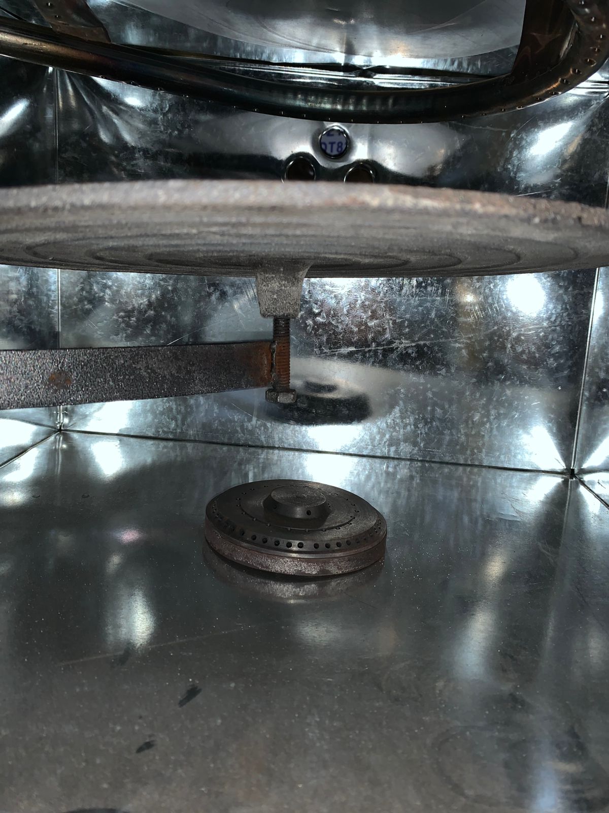 Irani Gas Tandoor with Tawa (Tawa Tandoor Local Oven) is a highly efficient, modern kitchen appliance.