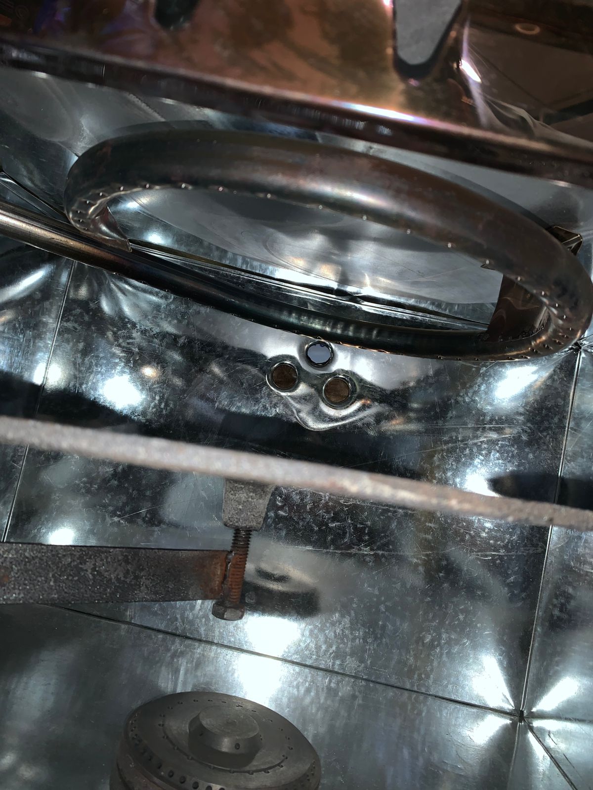 Irani Gas Tandoor with Tawa (Tawa Tandoor Local Oven) is a highly efficient, modern kitchen appliance.