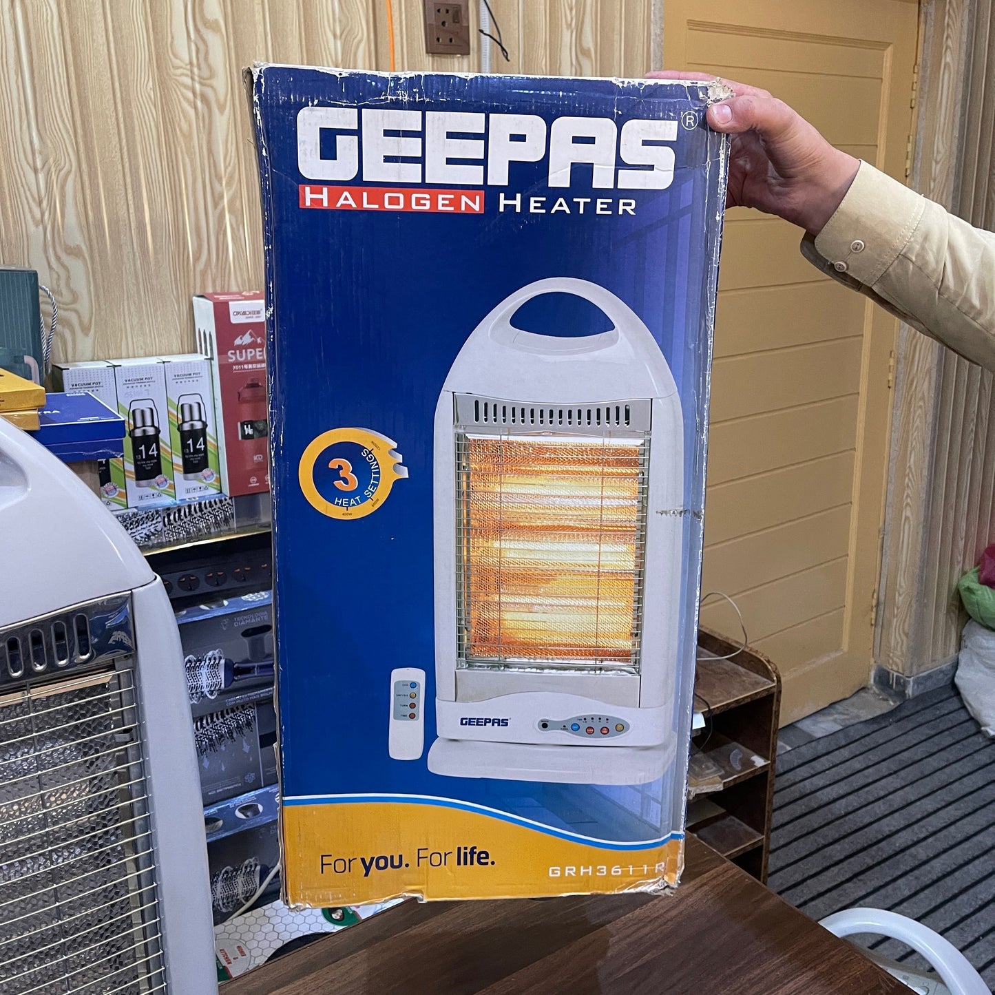 Geepas Halogen Heater GRH3611R